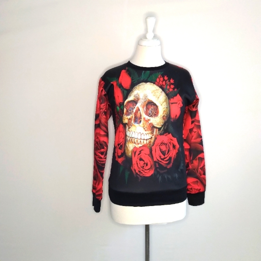 Unisex Skull and Roses Sweatshirt Size Small